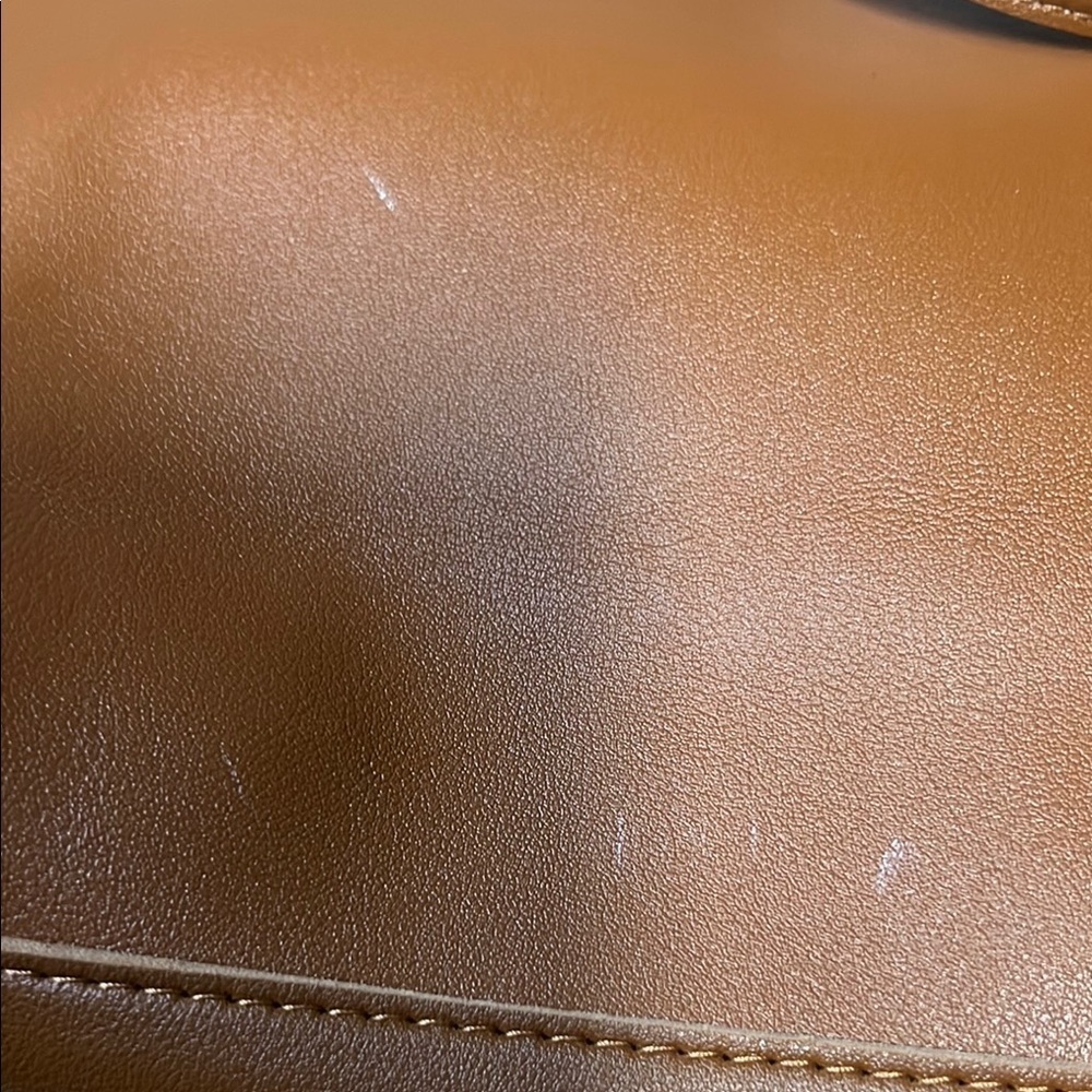 HENNY+LEV  Elegant Brown Leather Tote with Structured Design - Picture 7 of 8